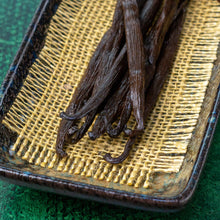 Load image into Gallery viewer, Congo Vanilla Beans - Whole Grade A Vanilla Pods for Vanilla Extract and Baking