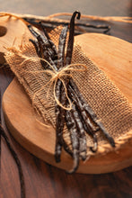 Load image into Gallery viewer, Organic Madagascar Vanilla Beans - Whole Grade A Vanilla Pods for Vanilla Extract and Baking