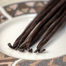 Load image into Gallery viewer, Sumatra Vanilla Beans - Whole Grade A Vanilla Pods for Vanilla Extract and Baking