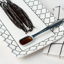 Load image into Gallery viewer, Tanzania Vanilla Beans - Whole Grade A Vanilla Pods