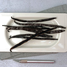 Load image into Gallery viewer, Burundi Vanilla Beans - Whole Grade A Vanilla Pods for Vanilla Extract and Baking