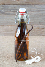 Load image into Gallery viewer, Homemade Vanilla Extract Kit with Organic Madagascar Vanilla Beans