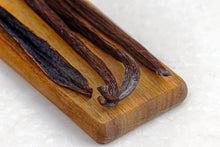 Load image into Gallery viewer, Costa Rica Vanilla Beans - Whole Grade A Hybrid Vanilla Pods for Vanilla Extract and Baking