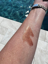 Load image into Gallery viewer, Organic Shimmer Oil - Illuminating Radiant Glow &amp; Hydration