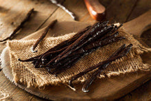 Load image into Gallery viewer, Homemade Vanilla Extract Kit with Organic Madagascar Vanilla Beans